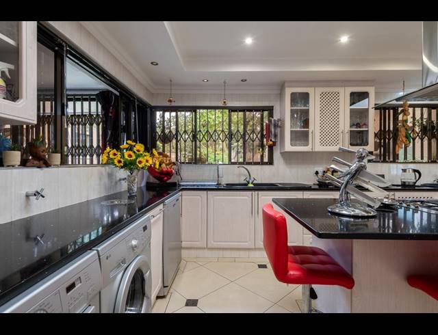 4 BEDROOM HOUSE FOR SALE IN THE HILL